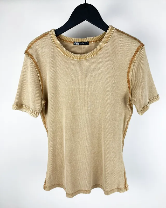 Remera beige zara