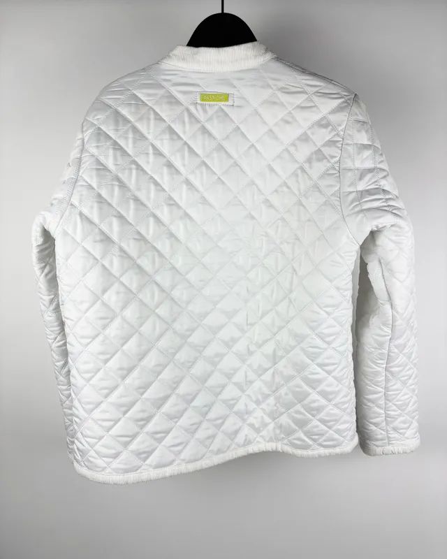 Campera blanca capitoneada pastiche