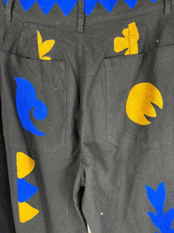 Pantalon negro c/bordado zara