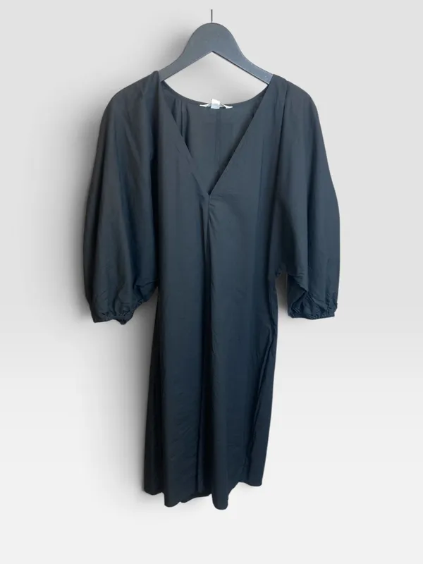 Vestido negro m abullonada h&m