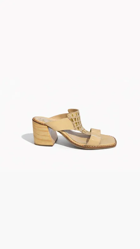 Sandalias cuero taco alto madera