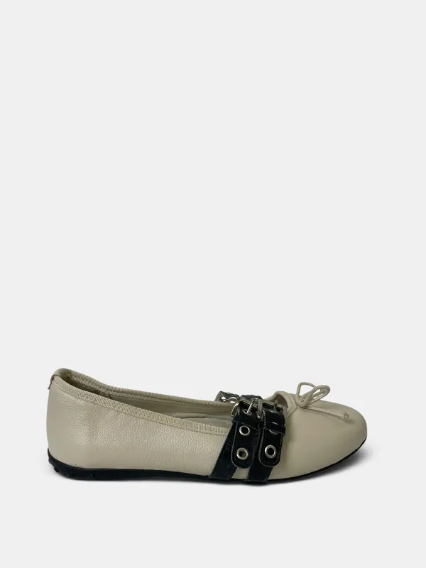 Valerinas chatitas beige con correa negra vdamiani