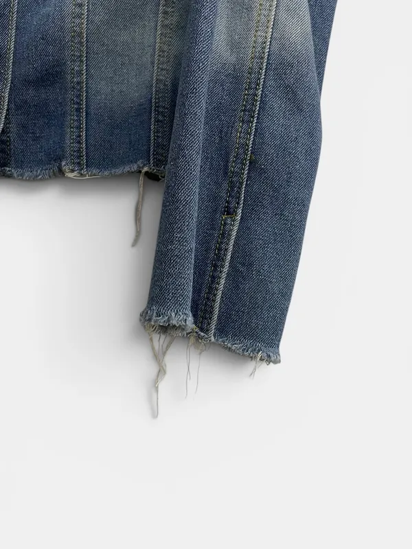 Campera jean bordada en espalda