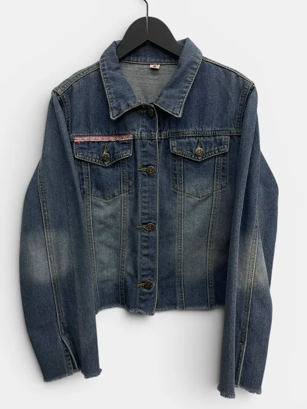 Campera jean bordada en espalda