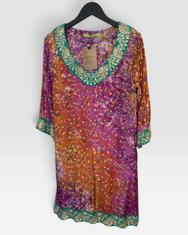 Vestido estampado  con bordado rapsodia