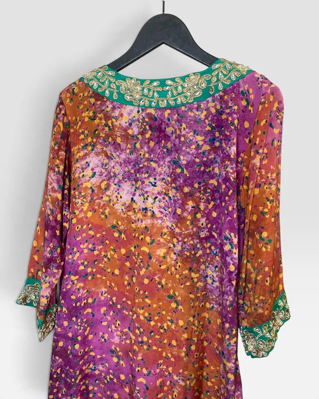 Vestido estampado  con bordado rapsodia
