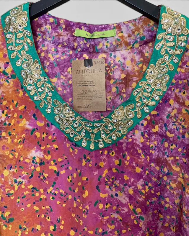Vestido estampado  con bordado rapsodia