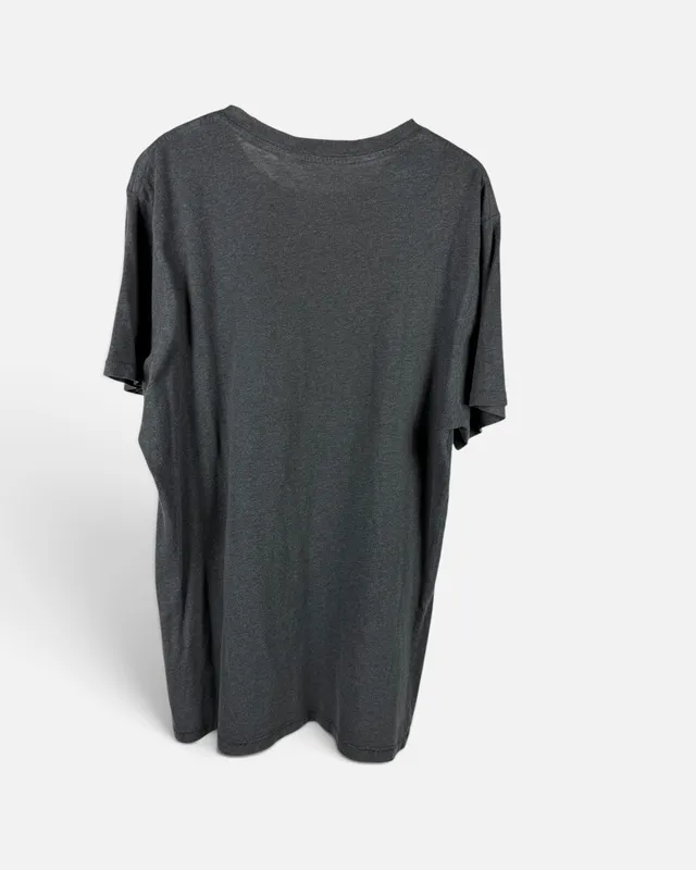 Remera gris estampada levis