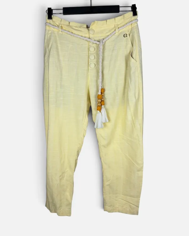 Pantalon amarillo con cinto carmen steffens