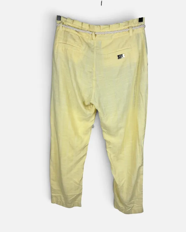Pantalon amarillo con cinto carmen steffens