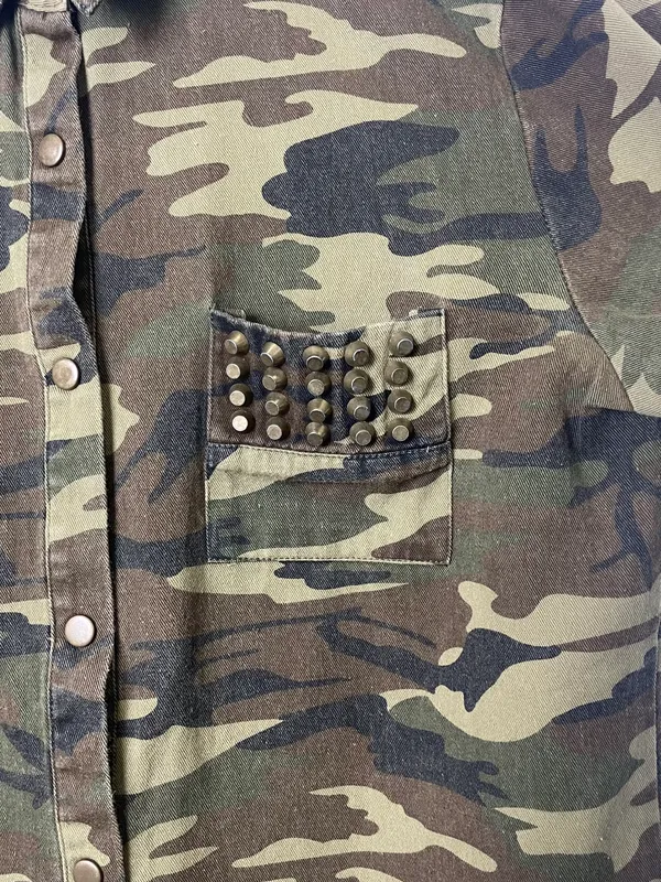 Camisa militar con tachas boho