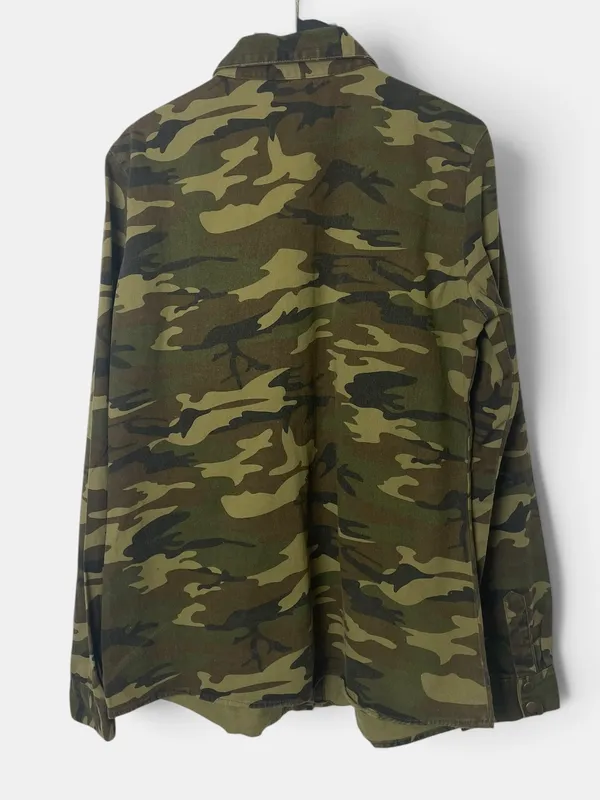 Camisa militar con tachas boho
