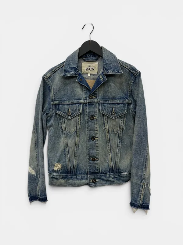 Campera jean oxido con roturas levis