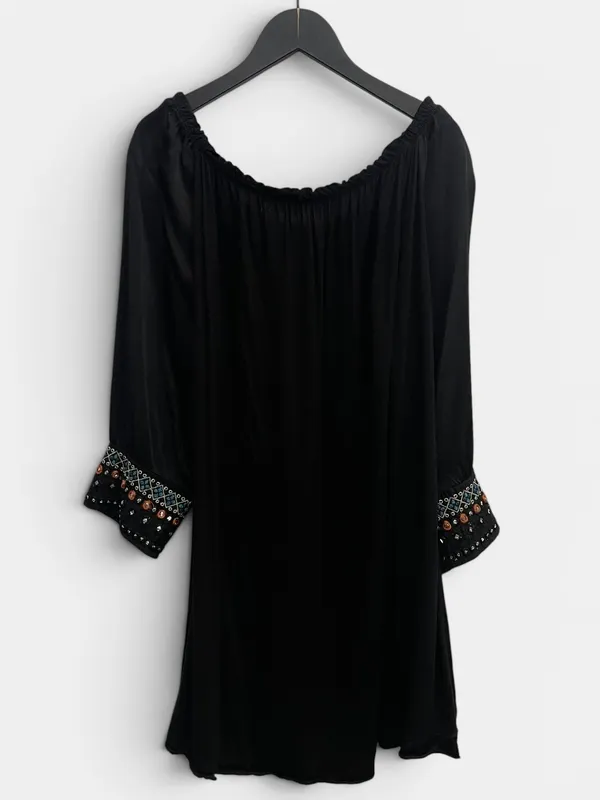 Blusa off shoulder bordada africa