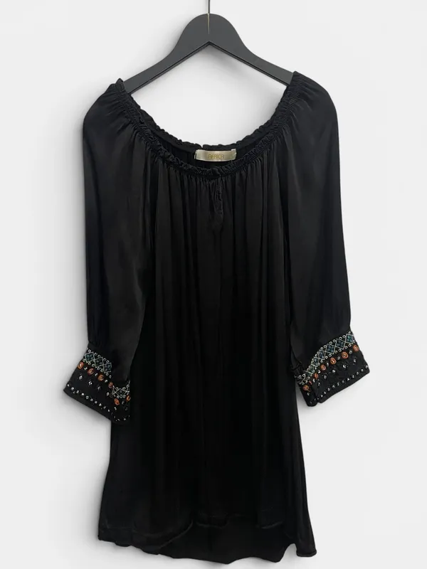 Blusa off shoulder bordada africa