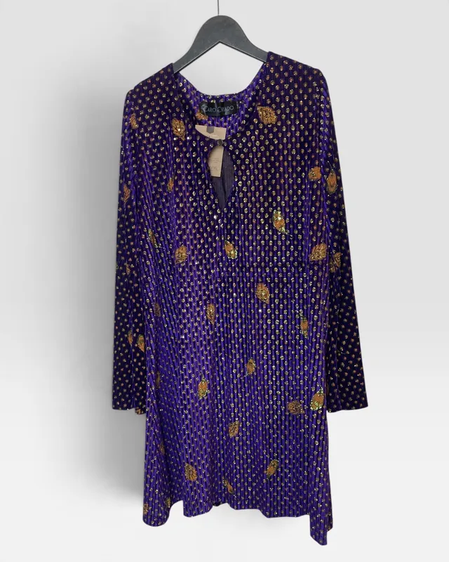 Vestido violeta terciopelo aro criado