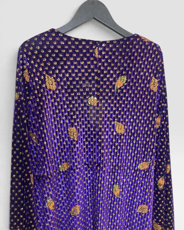 Vestido violeta terciopelo aro criado