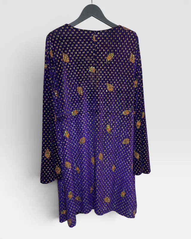 Vestido violeta terciopelo aro criado