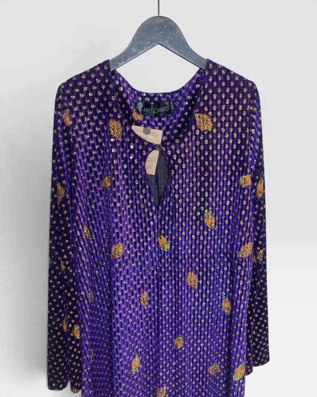 Vestido violeta terciopelo aro criado