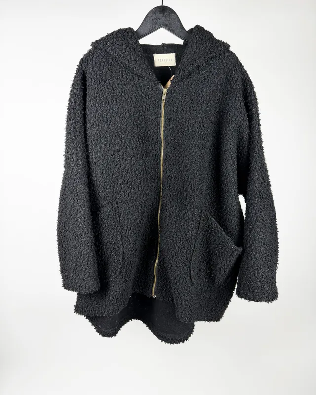 Campera negra rulete magnolia