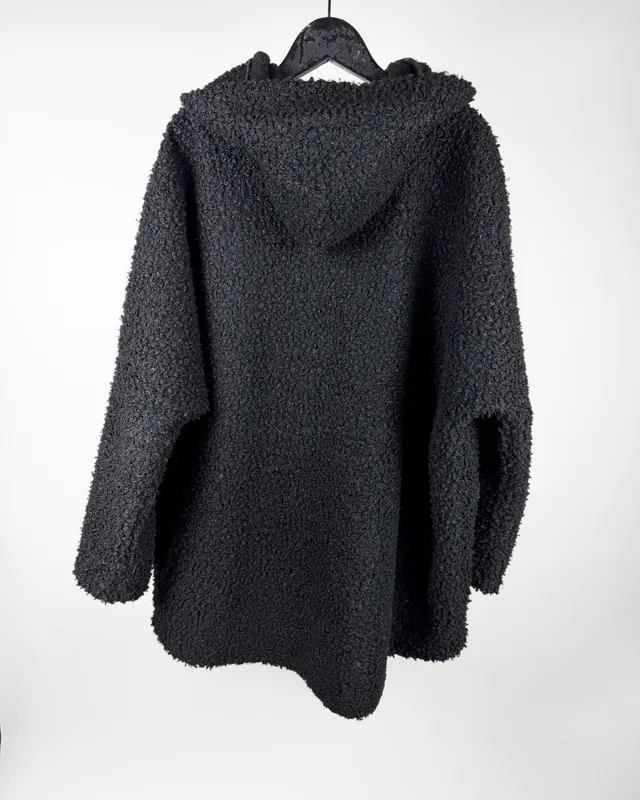 Campera negra rulete magnolia
