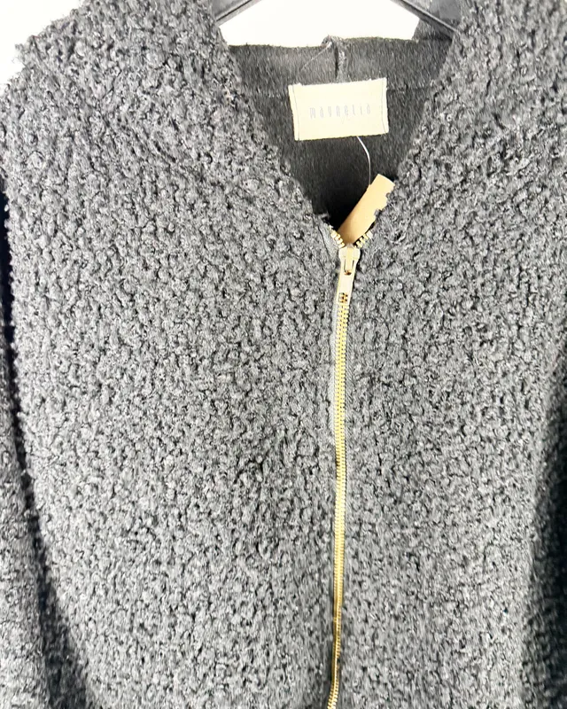 Campera negra rulete magnolia