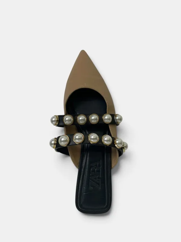 Zuecos en punta chato con perlas zara