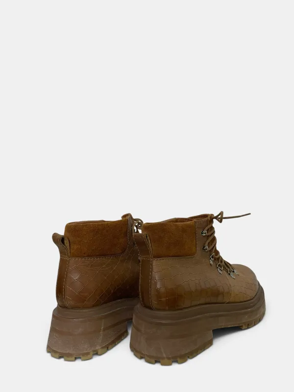 Borcego craquelado camel lucy