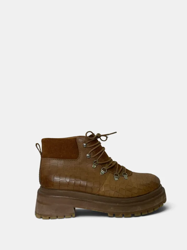 Borcego craquelado camel lucy