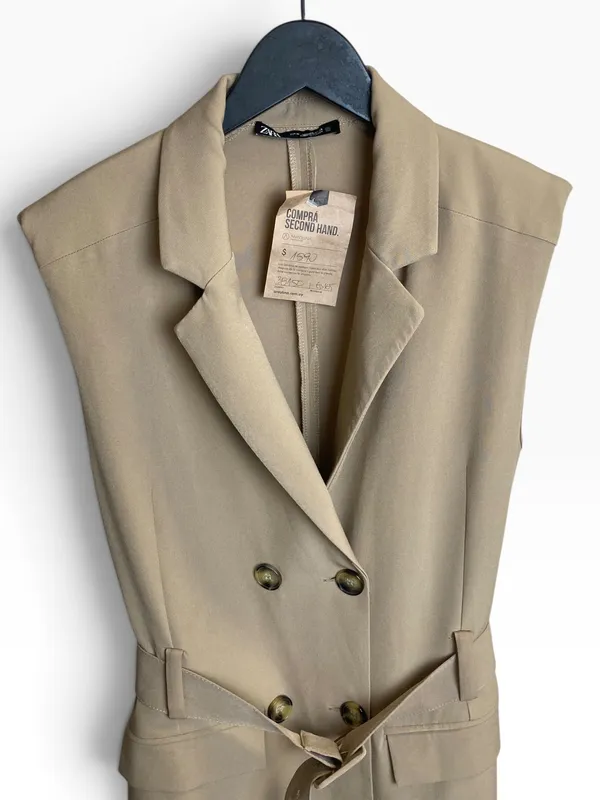 Chaleco tipo trench beige zara