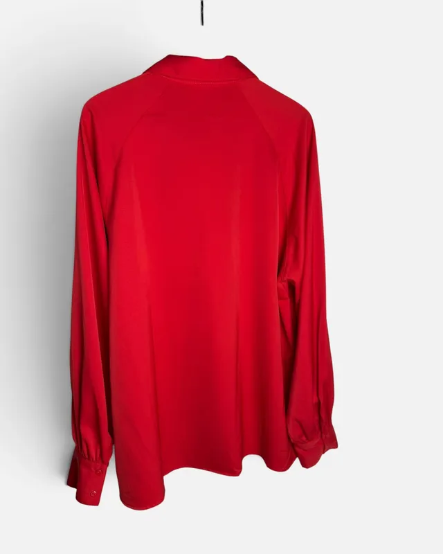 Camisa roja satinada lolita