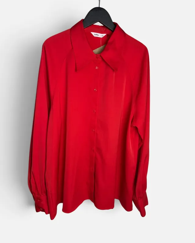 Camisa roja satinada lolita