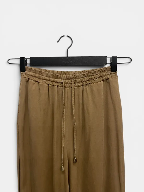 Pantalon recto cintura elastizada magma