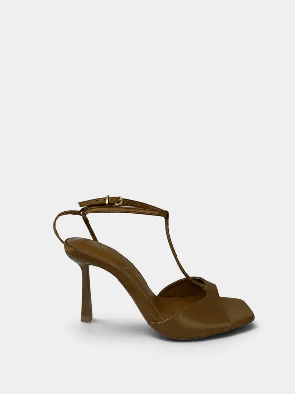 Sandalias taco fino raso zara
