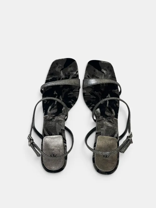 Sandalias taco fino plantilla terciopelo zara