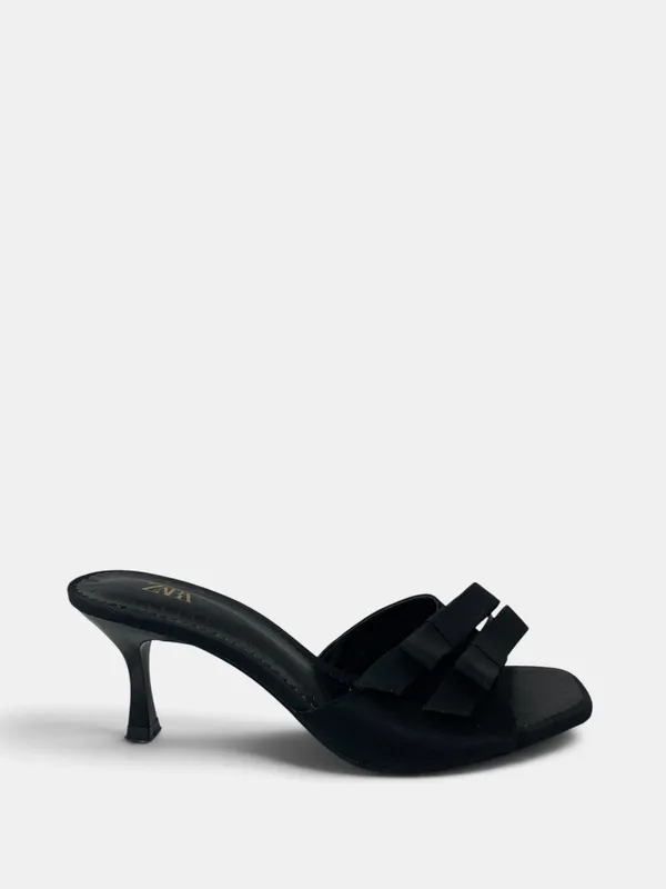 Sandalias taco vino doble moña zara