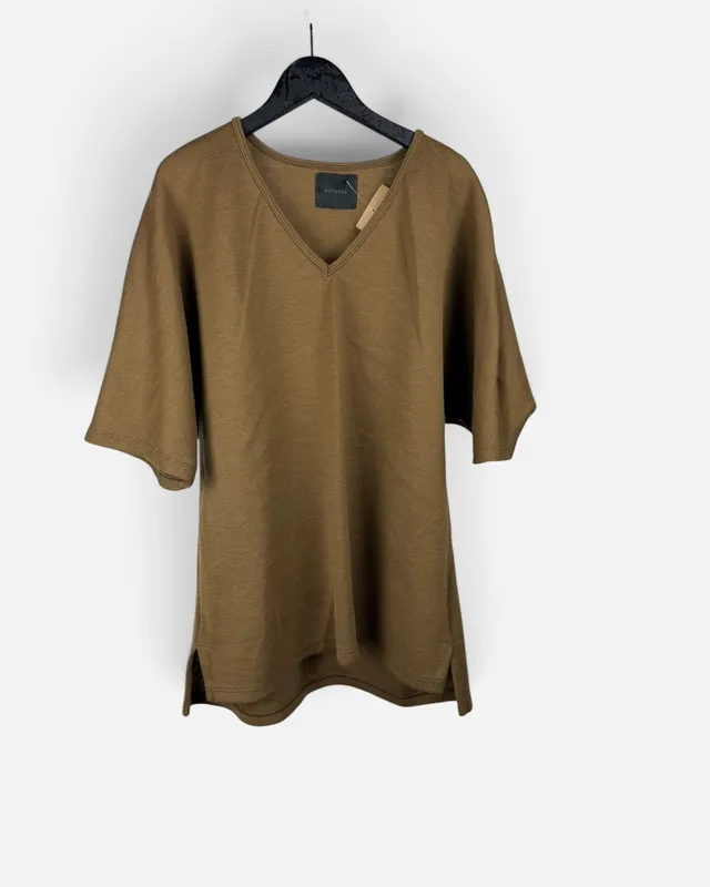Remera mc marron rotunda