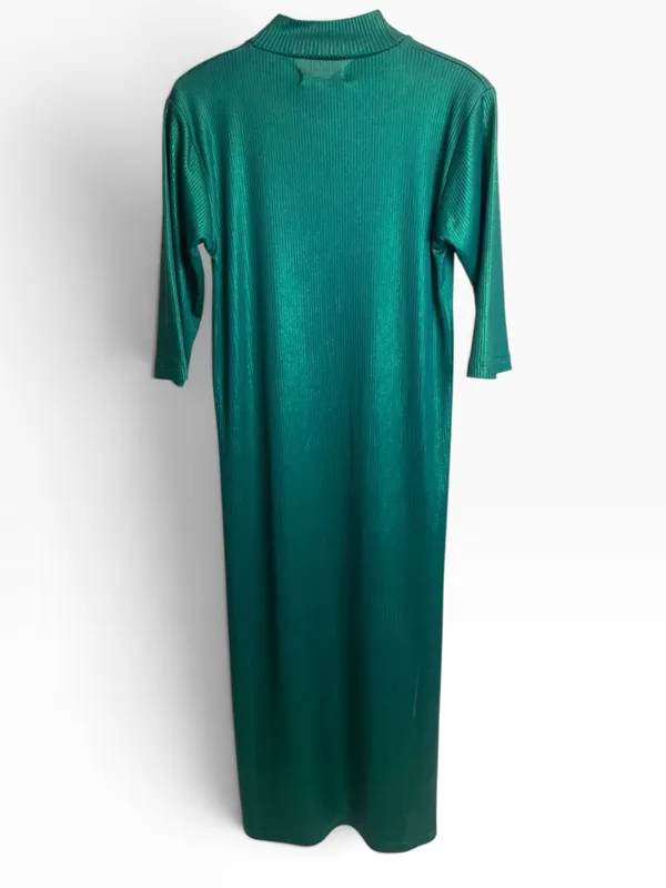 Vestido verde toca abrigarse