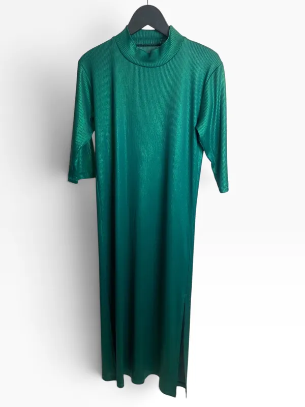 Vestido verde toca abrigarse