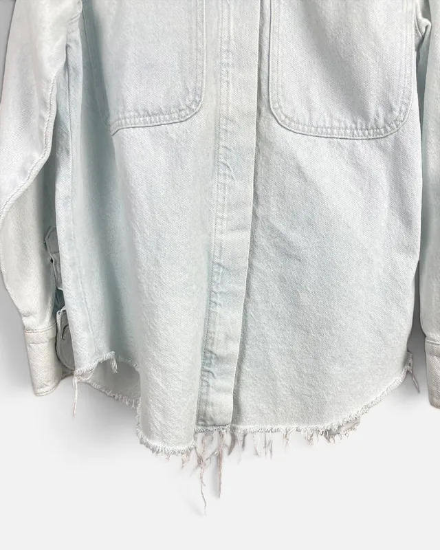 Sobre camisa jean celeste zara