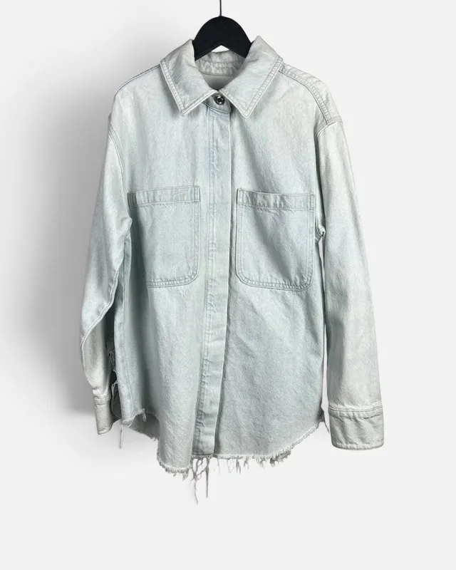 Sobre camisa jean celeste zara