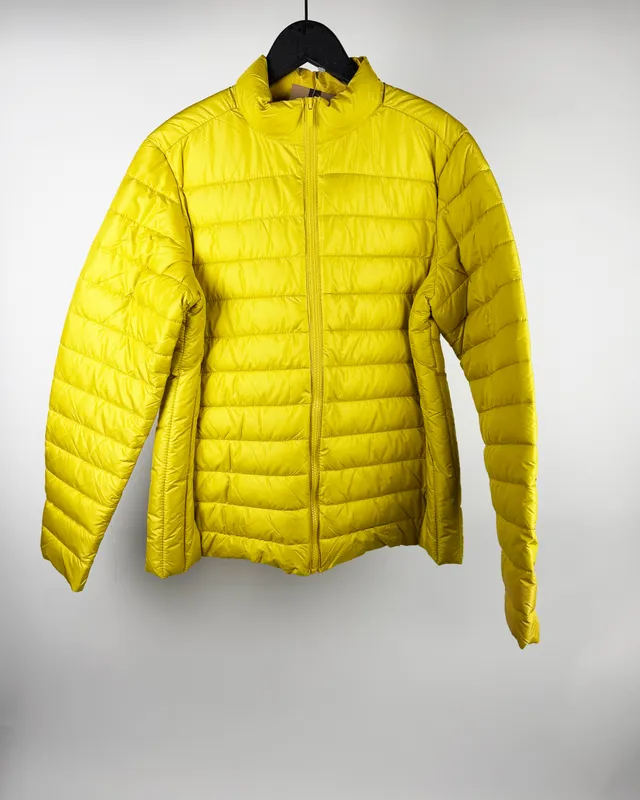 Campera amarilla capitoneada hering