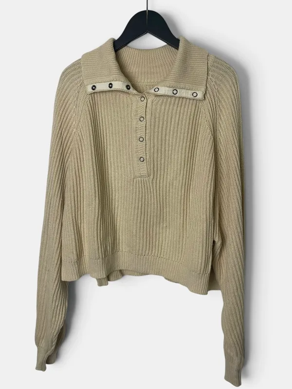 Buzo tejido cuello alto con broches rotunda