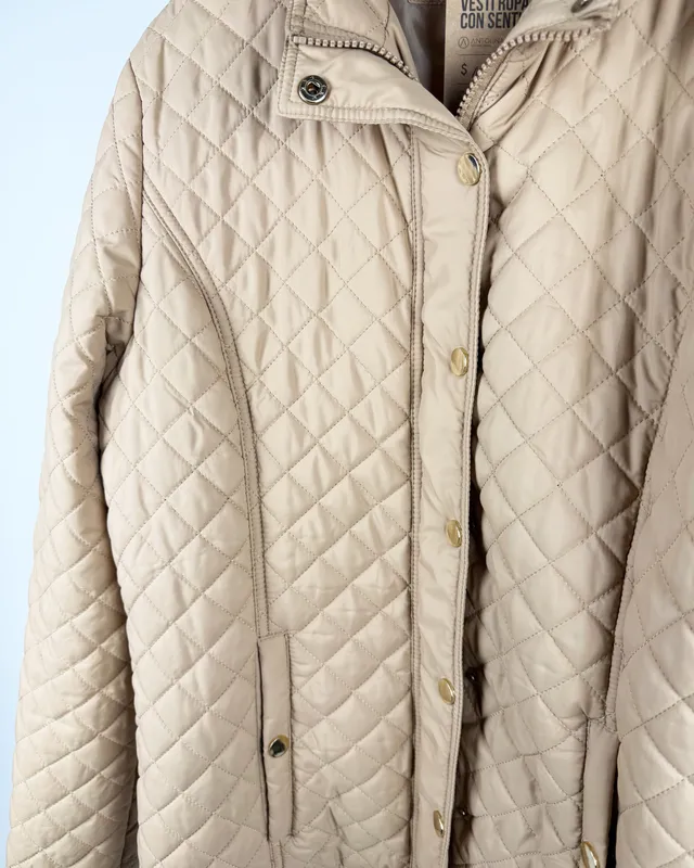 Campera beige capitoneada jade & ivory