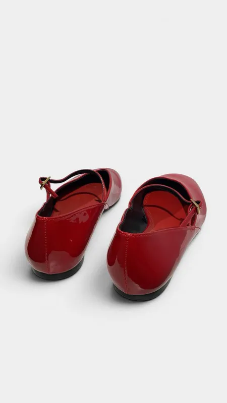 Balerinas Zara charol rojo con hebilla
