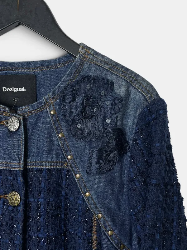 Chaqueta jean y tejido desigual