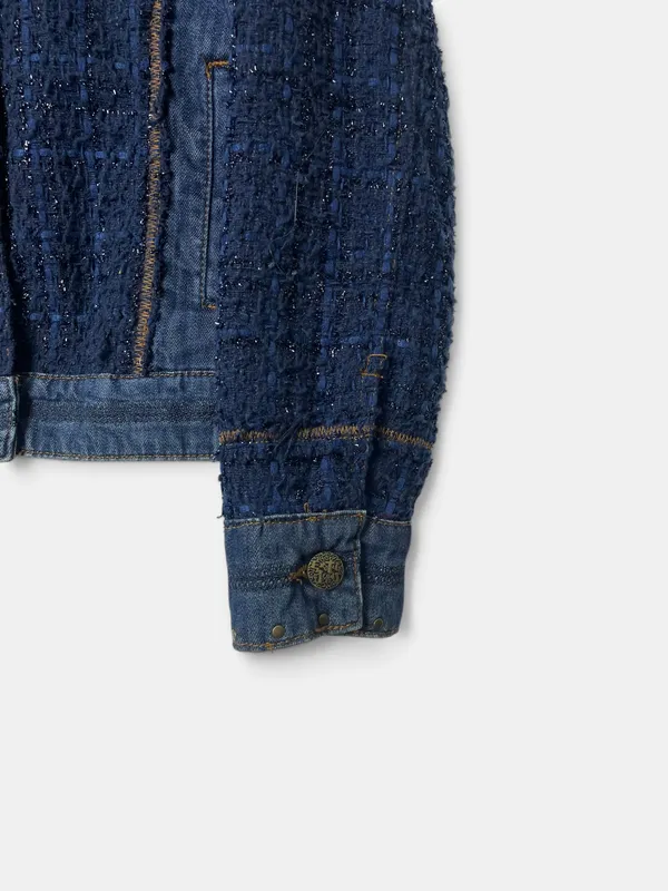Chaqueta jean y tejido desigual