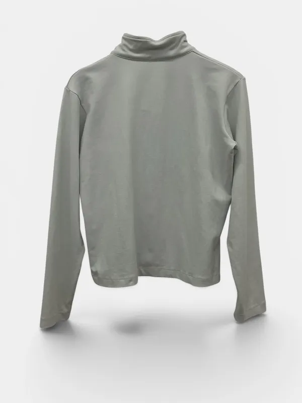 Campera deportiva celeste claro class
