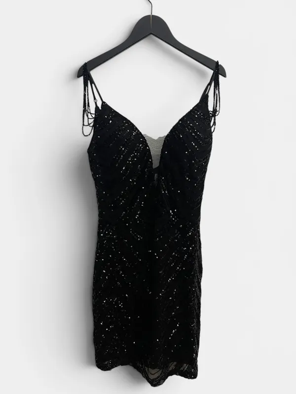 Vestido negro c/canutillos nu wings