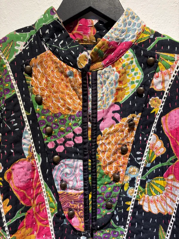 Chaqueta estampada capitoneada indian style